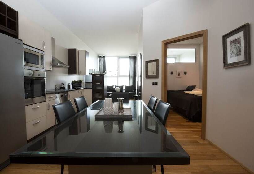 آپارتمان 3 خوابه, Máni Apartments