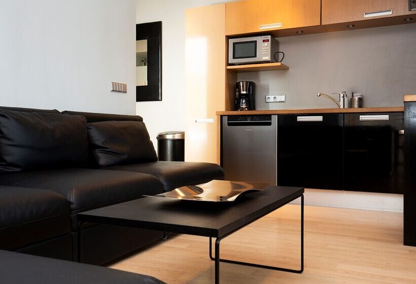 آپارتمان 4 خوابه, Máni Apartments