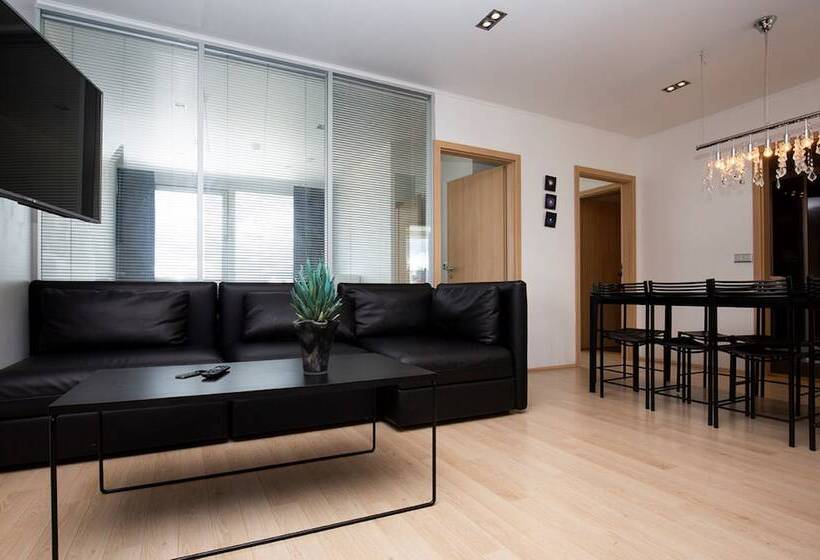 آپارتمان 4 خوابه, Máni Apartments