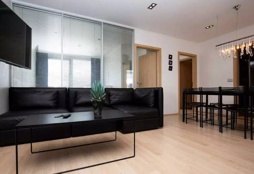 آپارتمان 4 خوابه, Máni Apartments