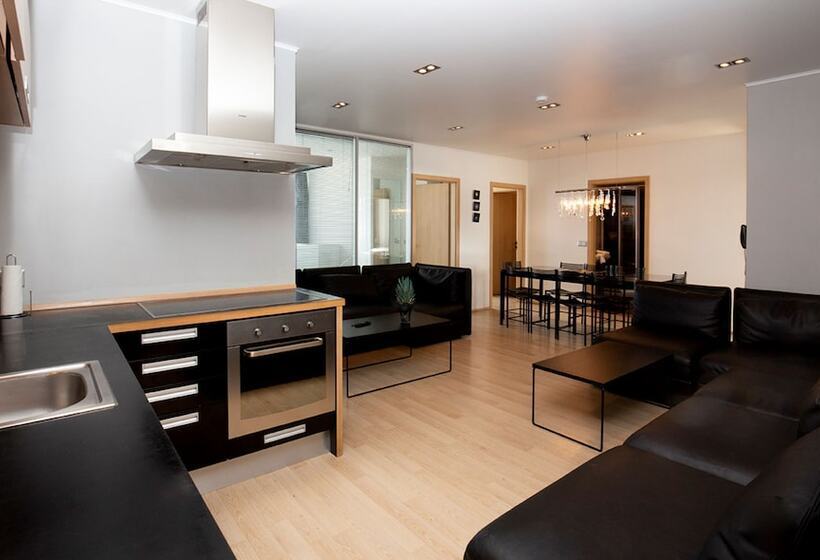 آپارتمان 4 خوابه, Máni Apartments