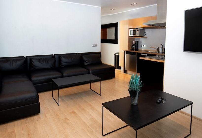 آپارتمان 4 خوابه, Máni Apartments