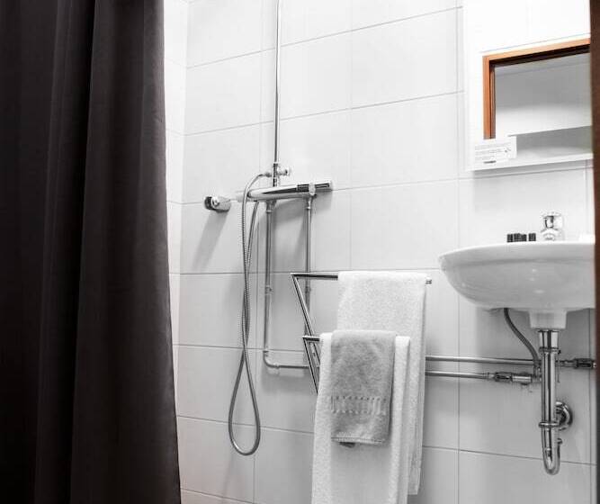 استودیوی استاندارد, Máni Apartments