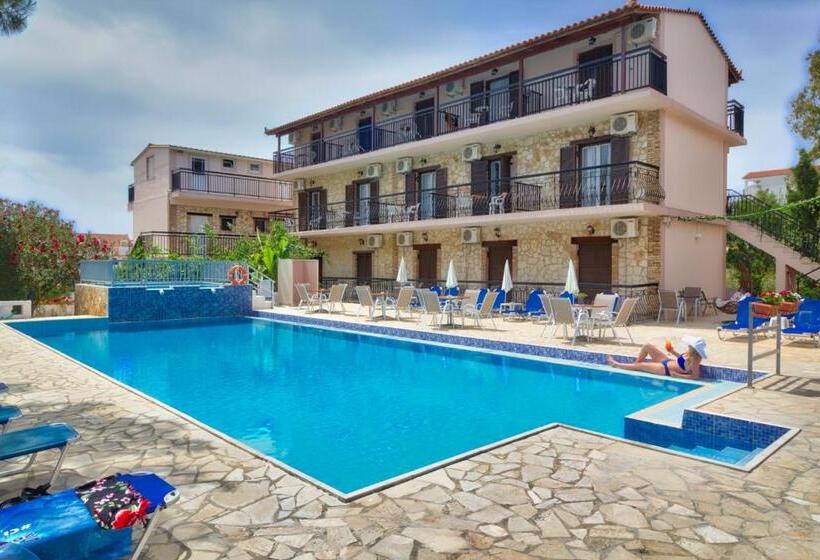 스탠다드 트리플 룸 풀장 전망, Two Brothers Studios & Apts