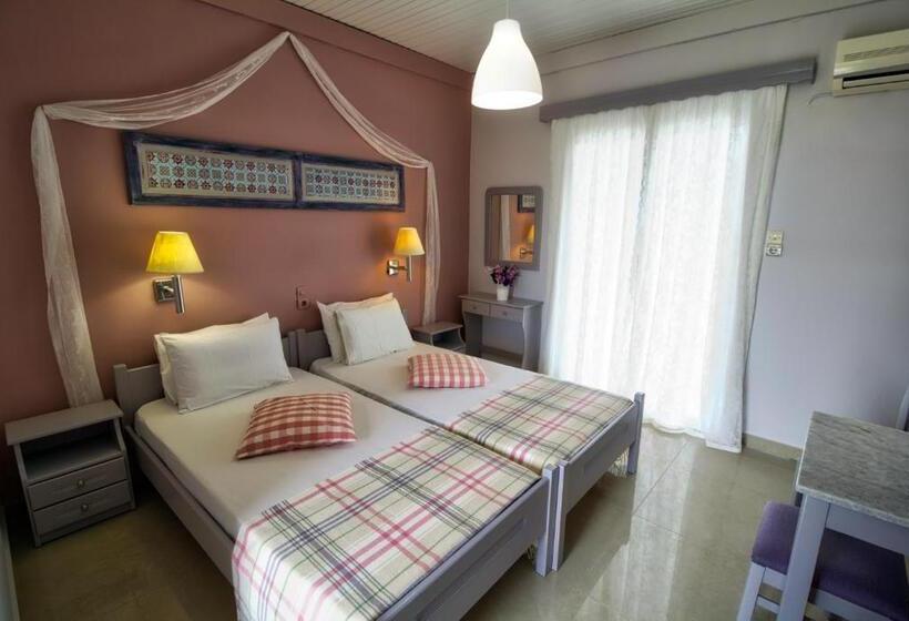 스탠다드 발코니 룸, Two Brothers Studios & Apts