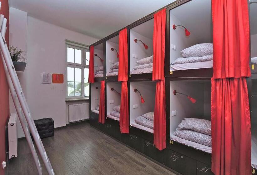 Capsule, 3 City Hostel