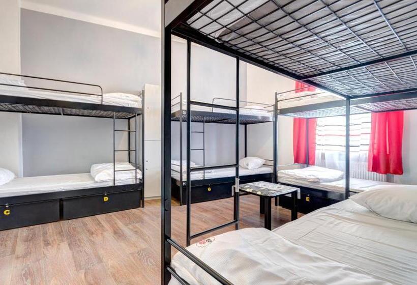 Кровать в Общей Комнате, 3 City Hostel
