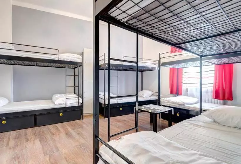 تختخواب در اتاق مشترک, 3 City Hostel