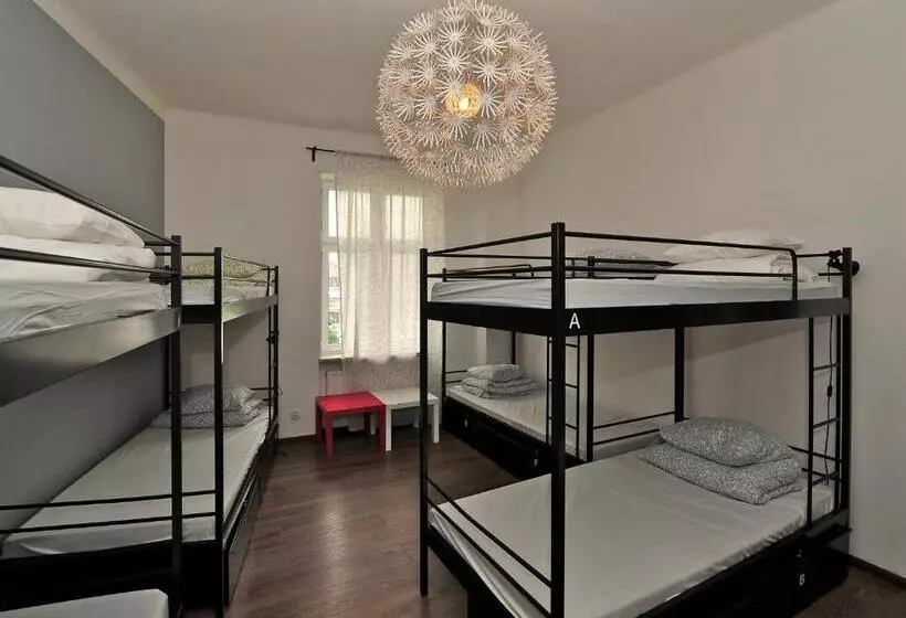 تختخواب در اتاق مشترک, 3 City Hostel