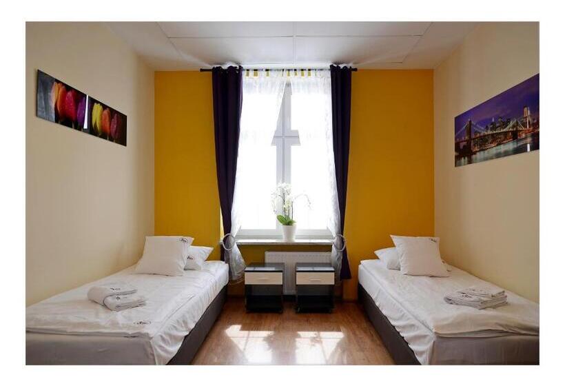 デラックスルーム, 3 City Hostel