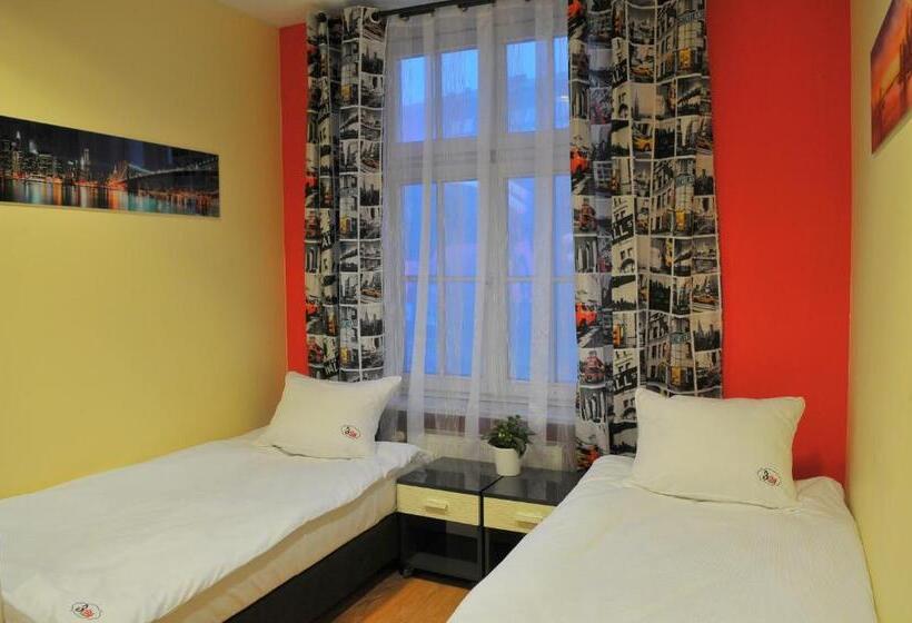 デラックスルーム, 3 City Hostel