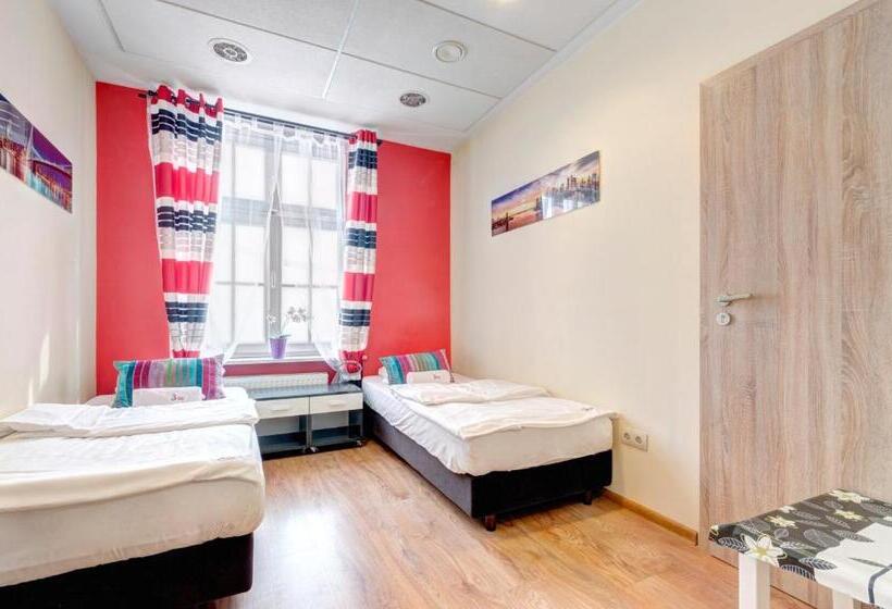 اتاق لوکس چهار تخته, 3 City Hostel