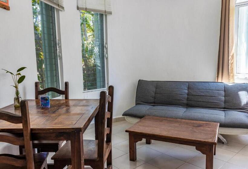 家庭间, Apart Hotel Casaejido