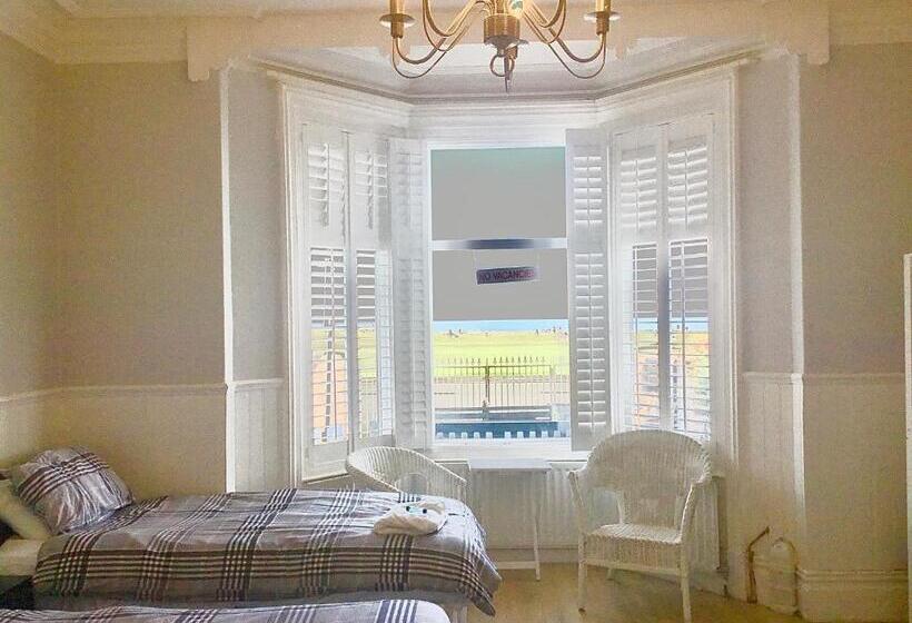 غرفة عائلية مطلّة علي البحر, Cara Guesthouse