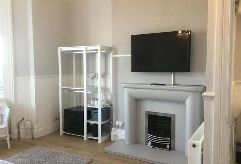 غرفة عائلية مطلّة علي البحر, Cara Guesthouse