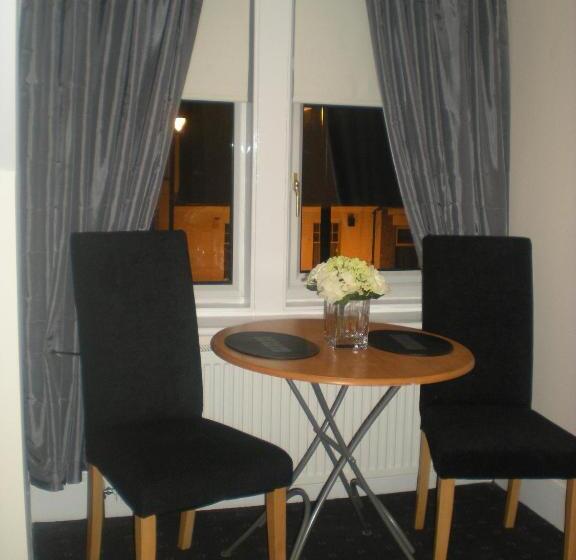 חדר משפחתי, Elmswood Guest House