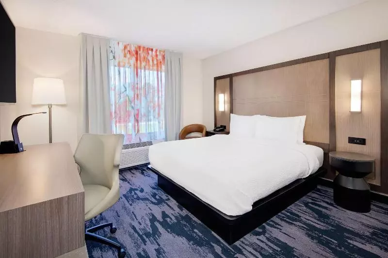 キングサイズベッドのスタンダードルーム, Fairfield Inn And Suites Wilson