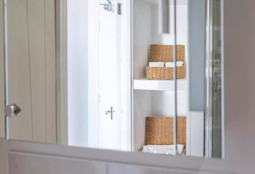 اتاق لوکس با تخت بزرگ, Gresham Guest House