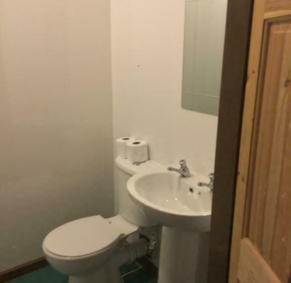 חדר סטנדרט לשלושה, Heroesbunkz