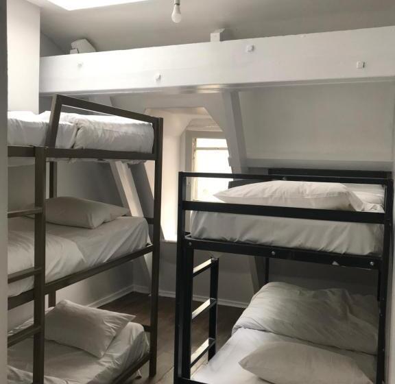 חדר משפחתי, Heroesbunkz