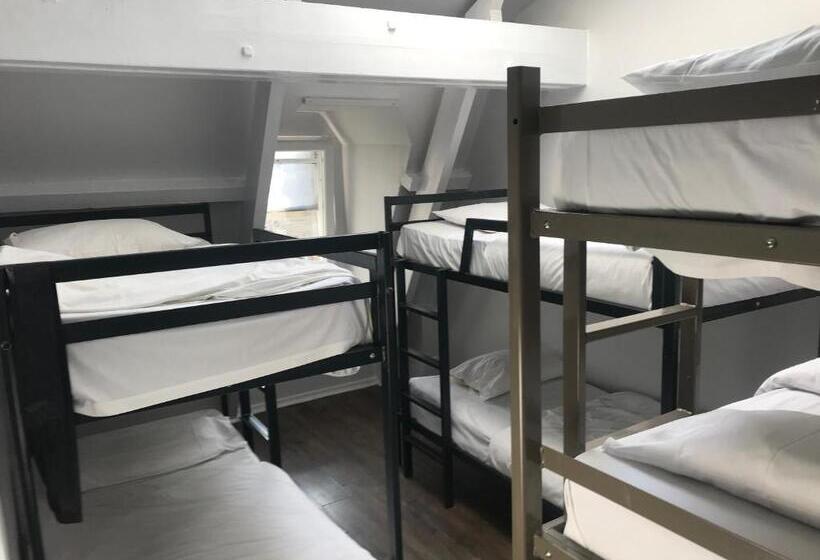 מיטה בחדר משותף, Heroesbunkz