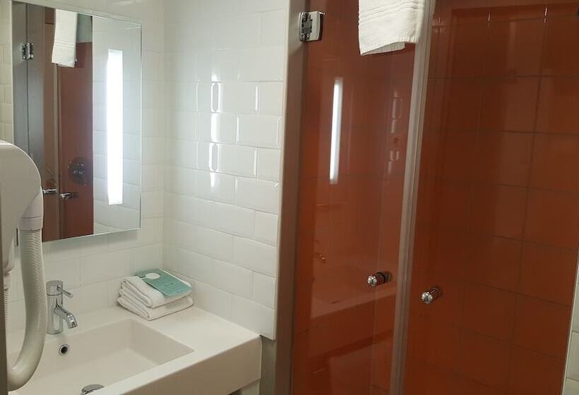 Номер Стандарт, Ibis Styles Nimes Gare Centre