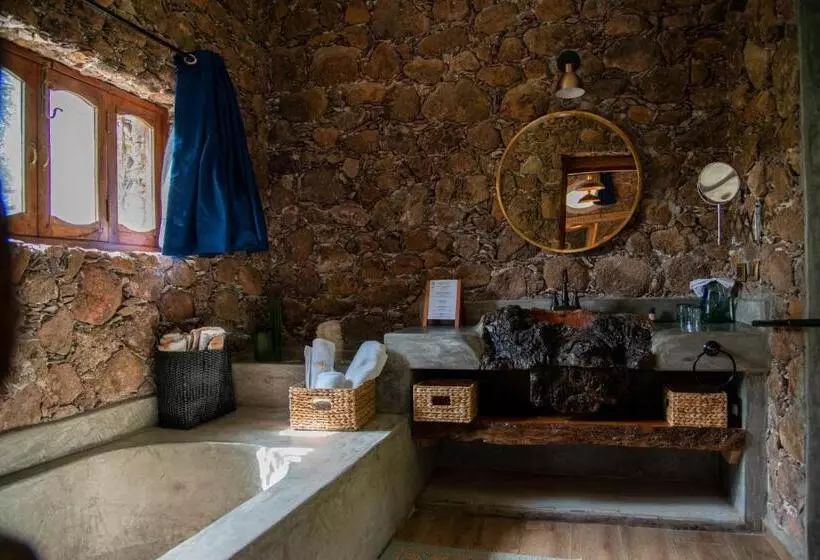 اتاق استاندارد برای معلولان, Nirvana Restaurant & Retreat