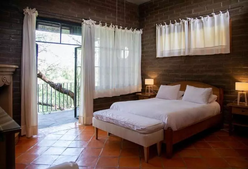 اتاق استاندارد, Nirvana Restaurant & Retreat