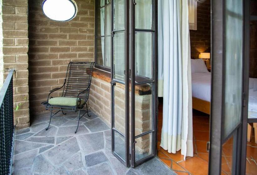 スタンダードルーム, Nirvana Restaurant & Retreat