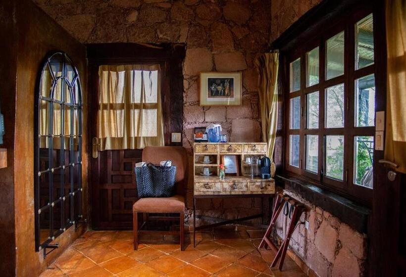 ジュニアスイート, Nirvana Restaurant & Retreat