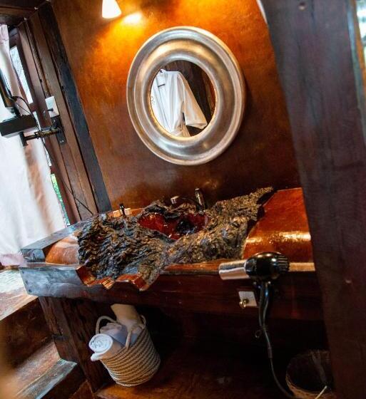 ジュニアスイート, Nirvana Restaurant & Retreat