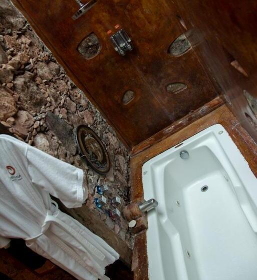 ジュニアスイート, Nirvana Restaurant & Retreat