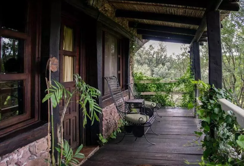 سوییت جونیور, Nirvana Restaurant & Retreat