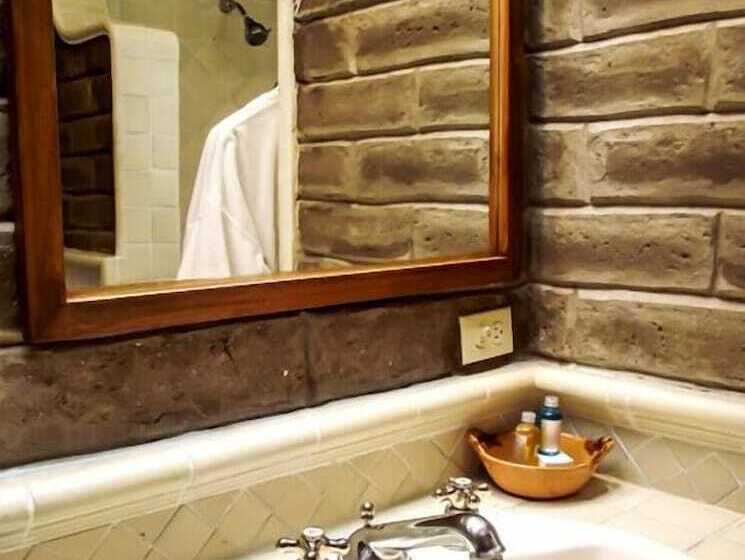 スタンダードルーム, Nirvana Restaurant & Retreat