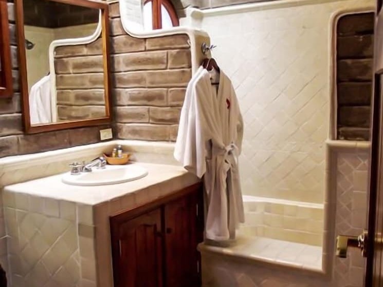 スタンダードルーム, Nirvana Restaurant & Retreat