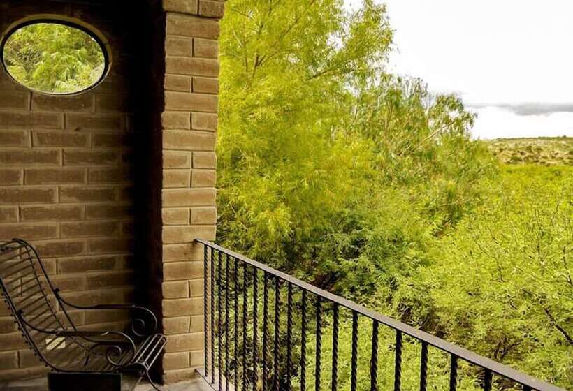 スタンダードルーム, Nirvana Restaurant & Retreat