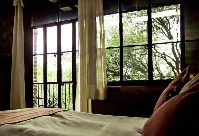 スタンダードルーム, Nirvana Restaurant & Retreat