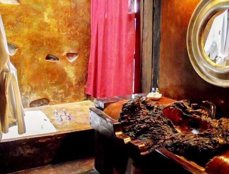 ジュニアスイート, Nirvana Restaurant & Retreat