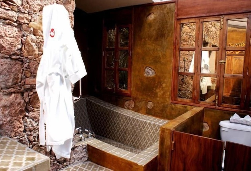 ジュニアスイート, Nirvana Restaurant & Retreat