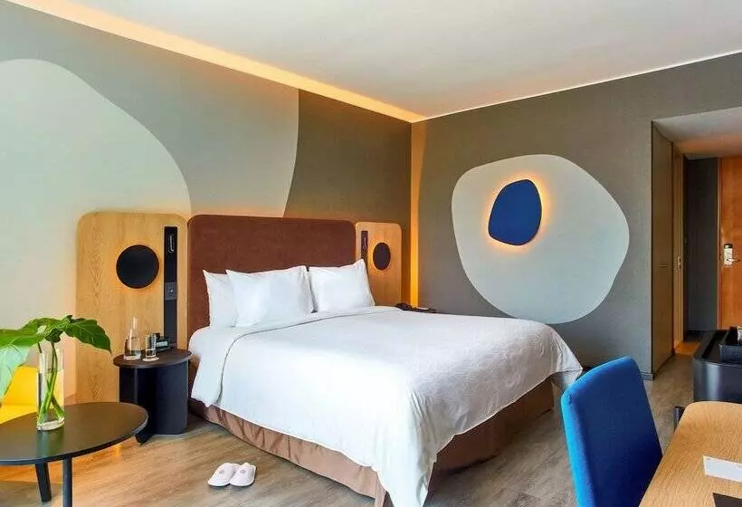 Junior Süit, Pullman Lima San Isidro