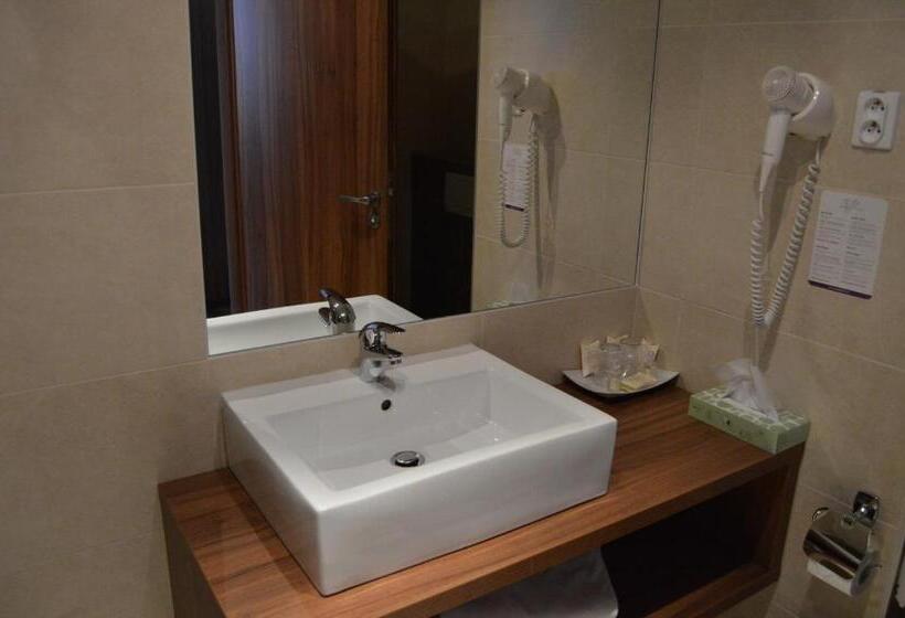 اتاق لوکس, Saffron