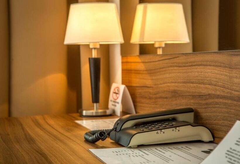 اتاق خانوادگی, Saffron