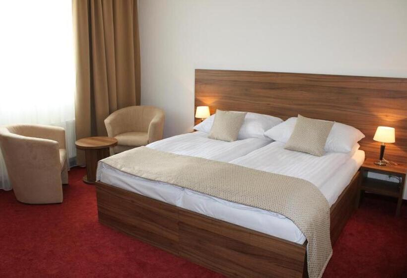 اتاق خانوادگی, Saffron