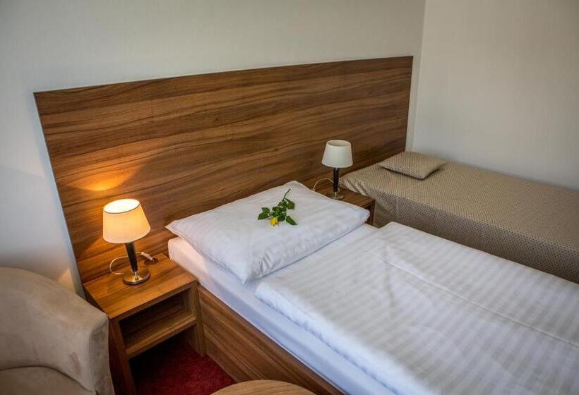 اتاق استاندارد یک نفره, Saffron