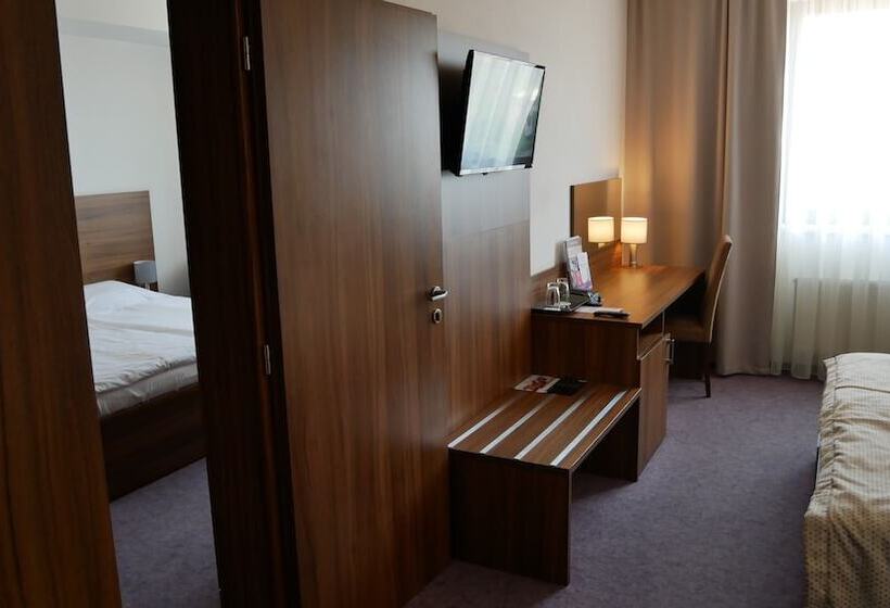 اتاق خانوادگی, Saffron