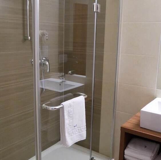 اتاق خانوادگی, Saffron