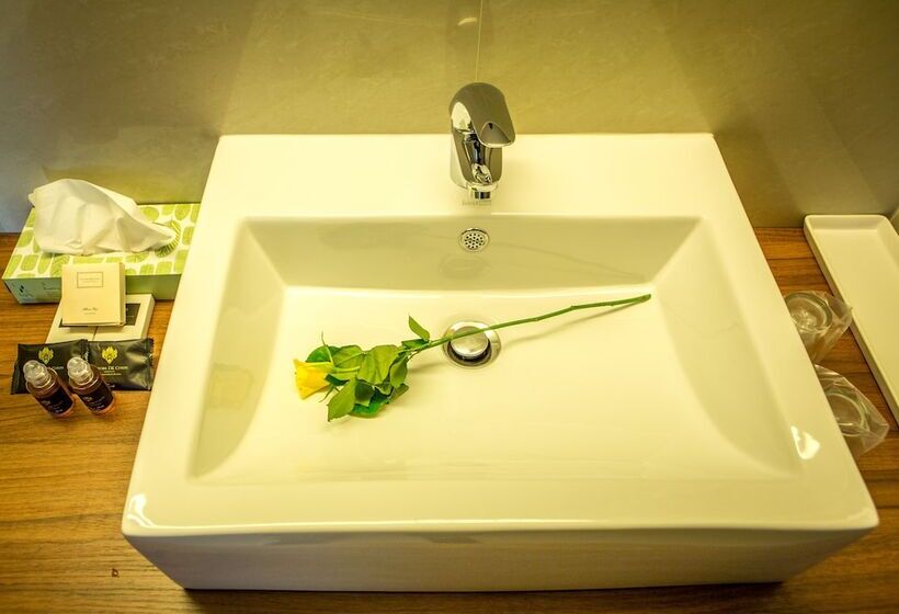 اتاق استاندارد یک نفره, Saffron