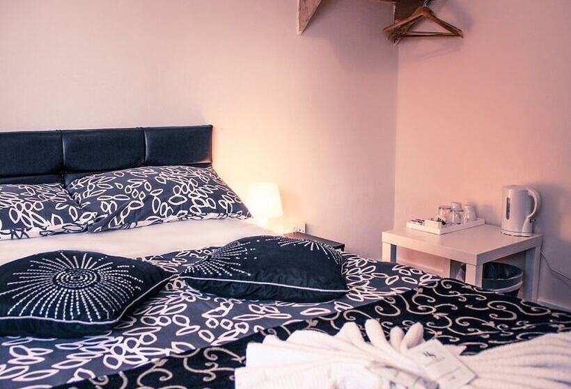 اتاق استاندارد با سرویس بهداشتی مشترک, Tennyson House