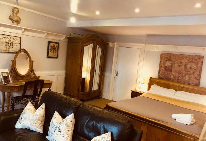 스위트, The Priory