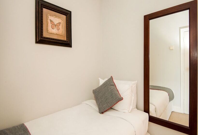 غرفة ديلوكس ثلاثية, The Regency Bristol